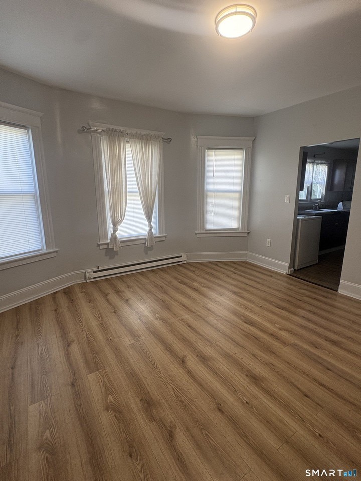 320 Farmington Ave - Photo 6 of 14