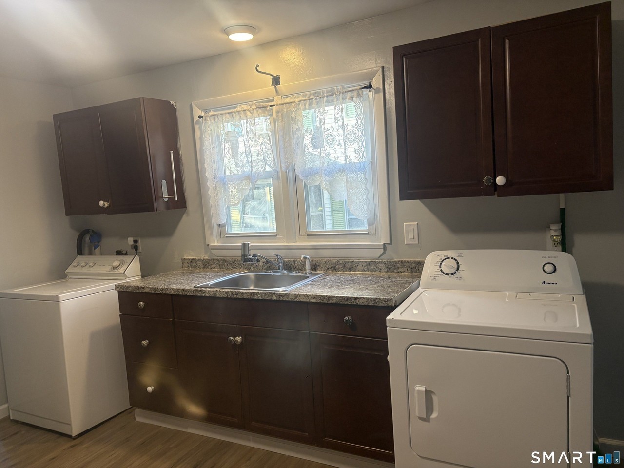 320 Farmington Ave - Photo 7 of 14