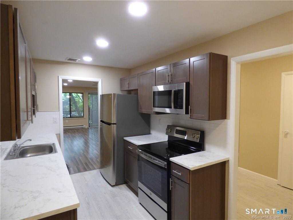 9 Debra Ct #9 - Photo 5 of 39