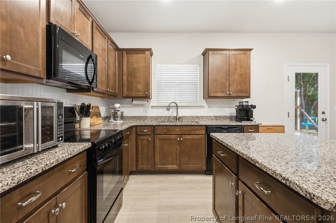 98 Baneberry Pl - Photo 6 of 35
