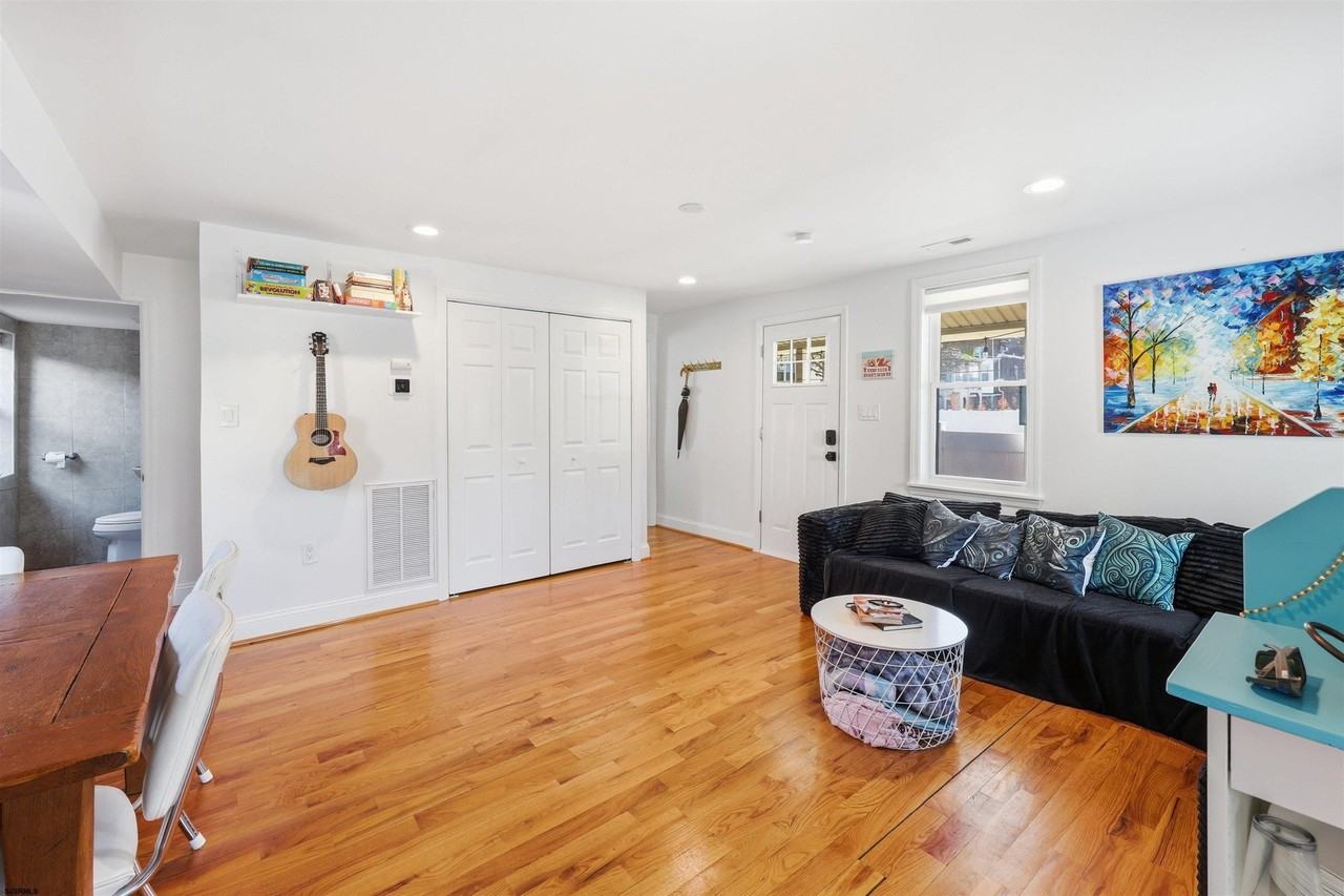21 S Annapolis Ave - Photo 4 of 27