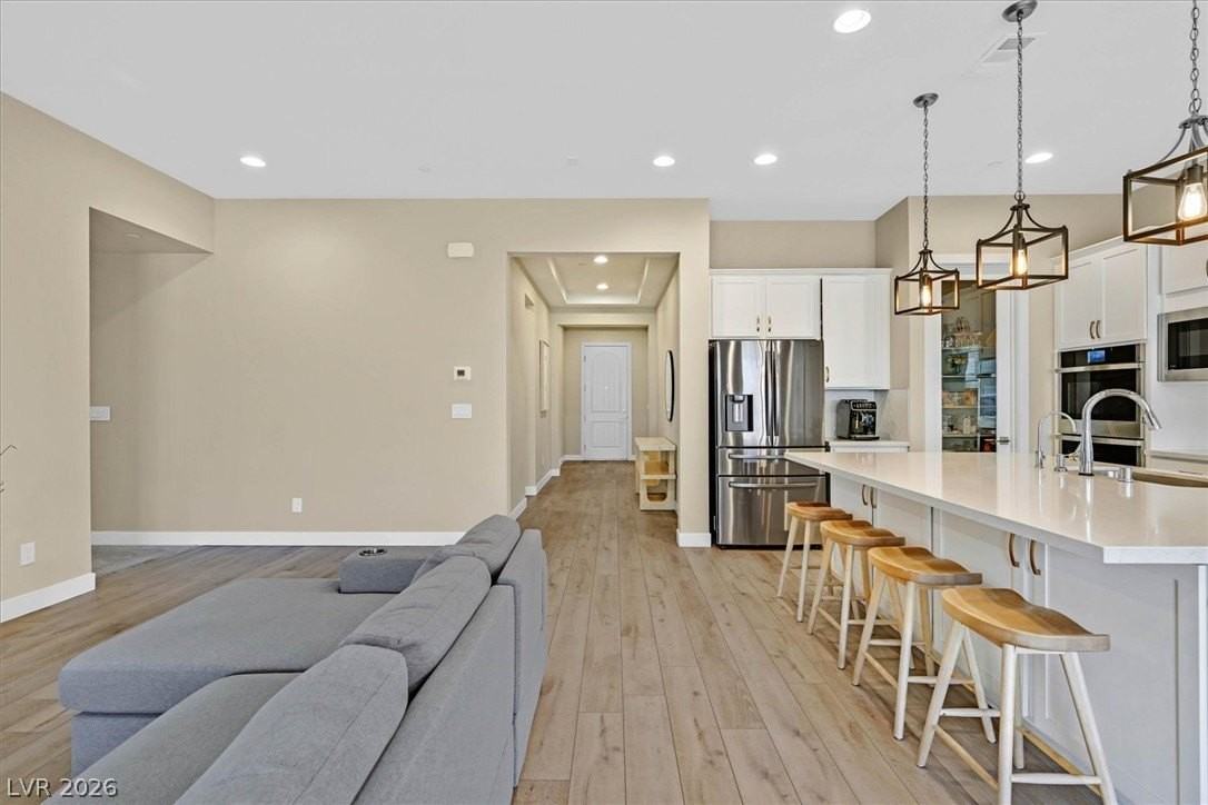 552 Comodo St - Photo 2 of 41
