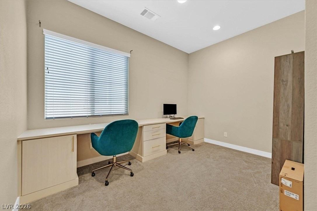 552 Comodo St - Photo 4 of 41