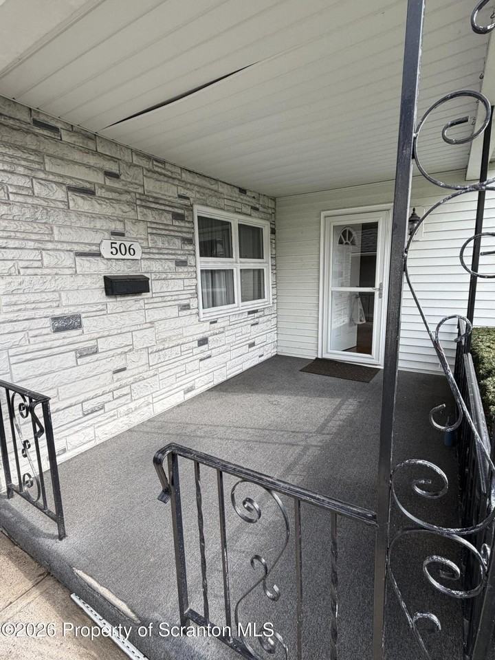 506 Hallstead St - Photo 4 of 31