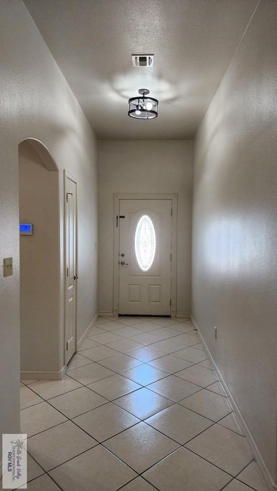 2525 Windsor Pl - Photo 2 of 20