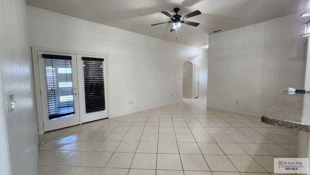 2525 Windsor Pl - Photo 4 of 20