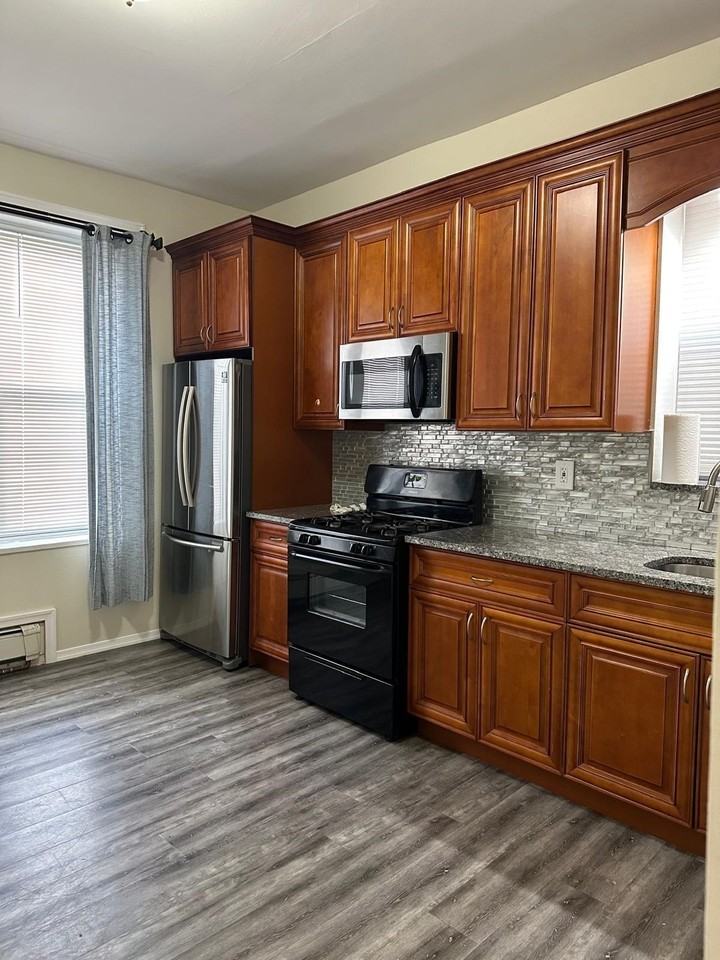 322 24th St - Photo 2 of 6