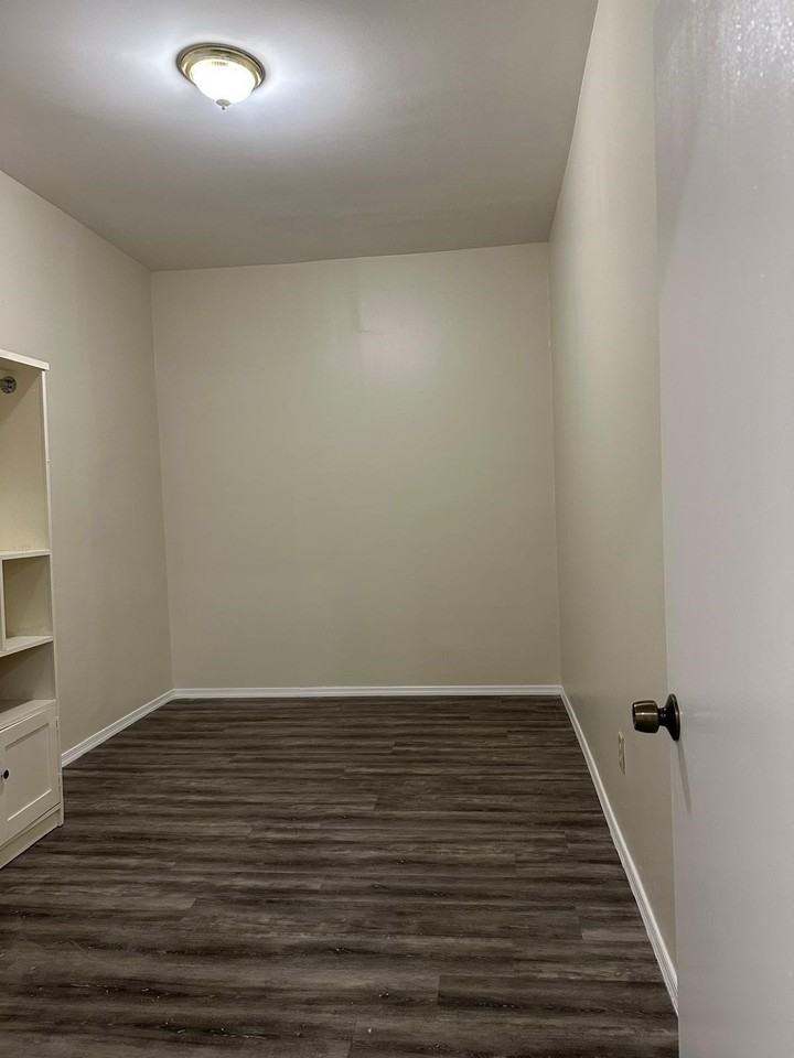 322 24th St - Photo 3 of 6