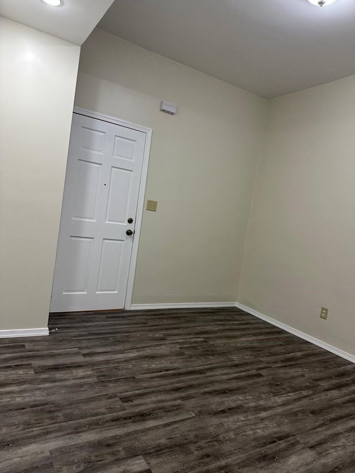 322 24th St - Photo 4 of 6