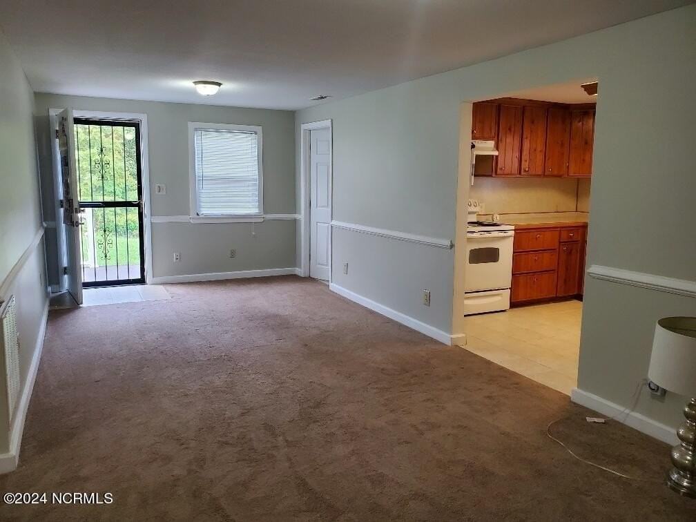1716 Peartree Rd - Photo 4 of 14