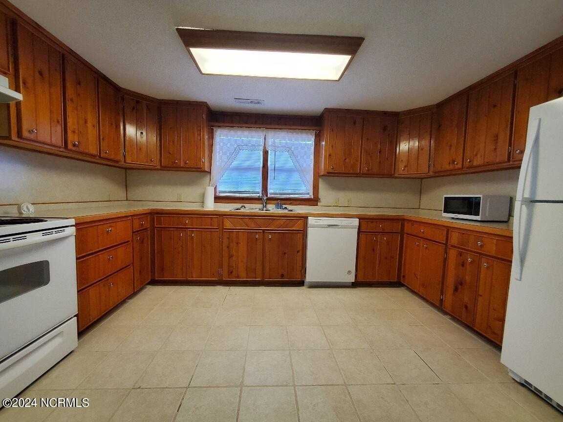 1716 Peartree Rd - Photo 6 of 14