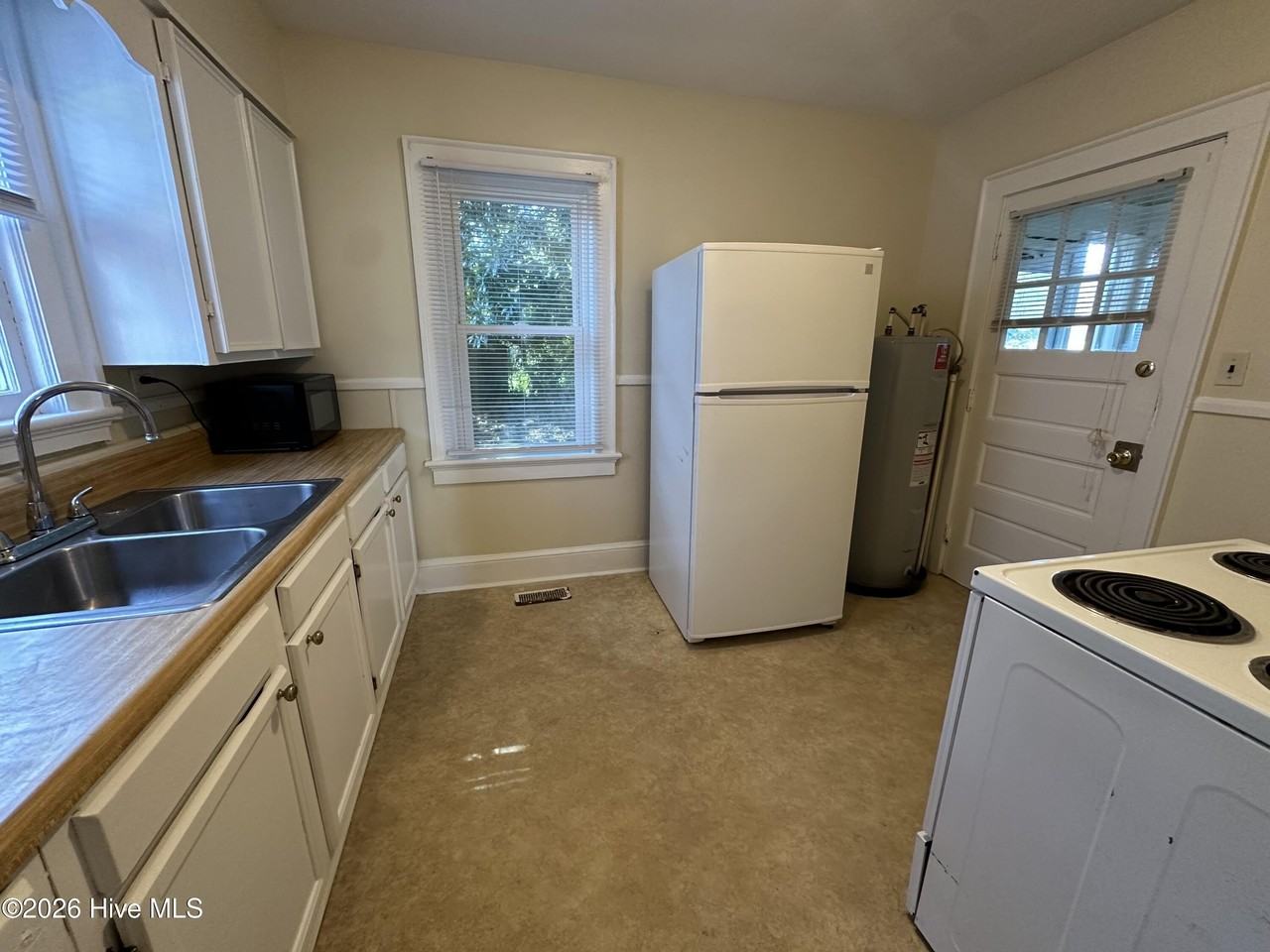 908 Flora St - Photo 2 of 11