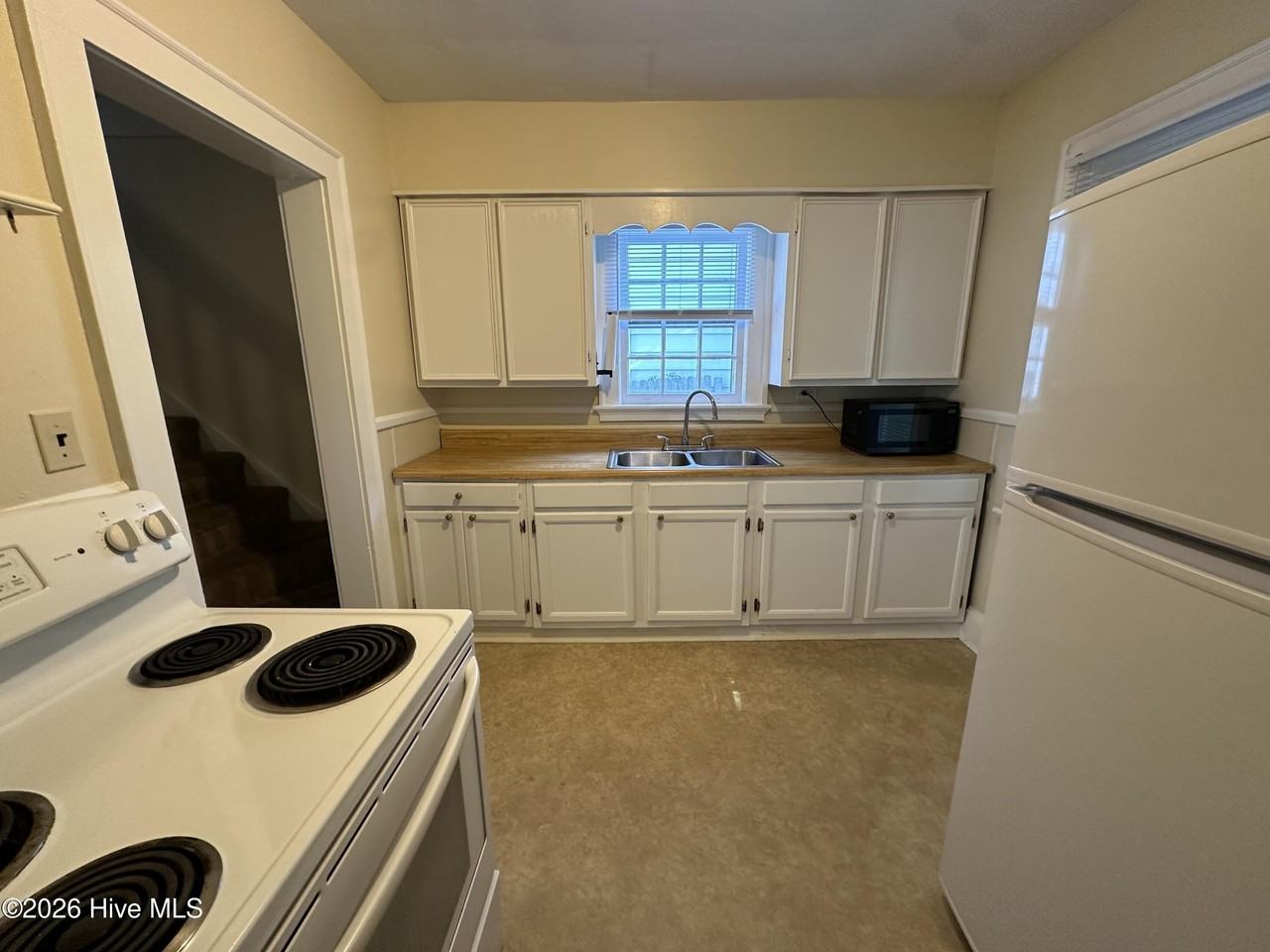 908 Flora St - Photo 3 of 11