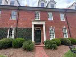 featured image of 136 Washington St