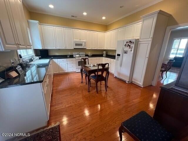 136 Washington St - Photo 4 of 14