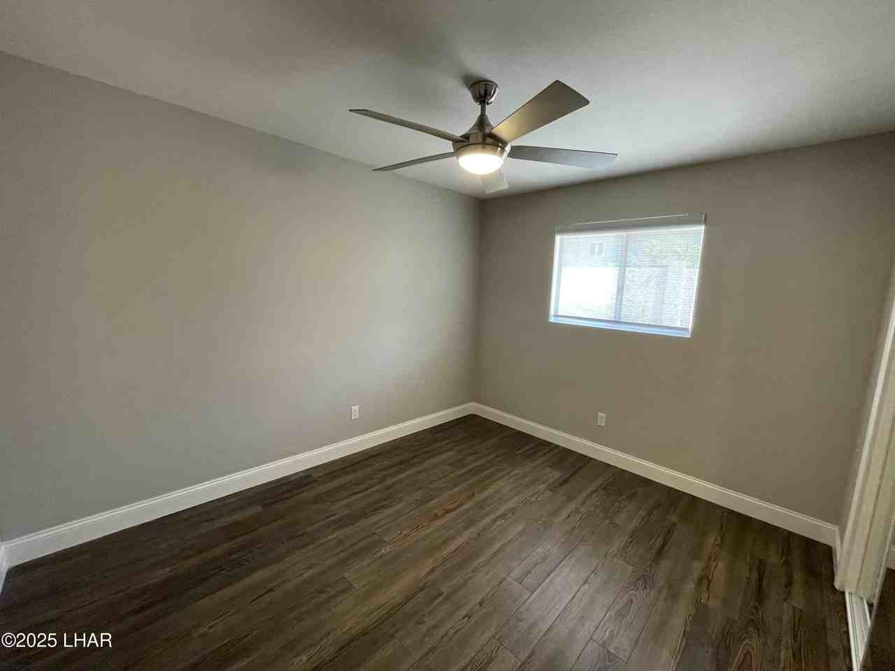 658 Yosemite Dr - Photo 6 of 17