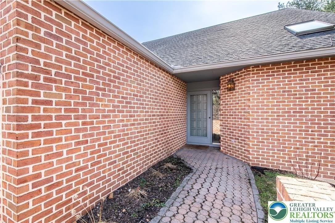 5721 Crawford Dr - Photo 4 of 36