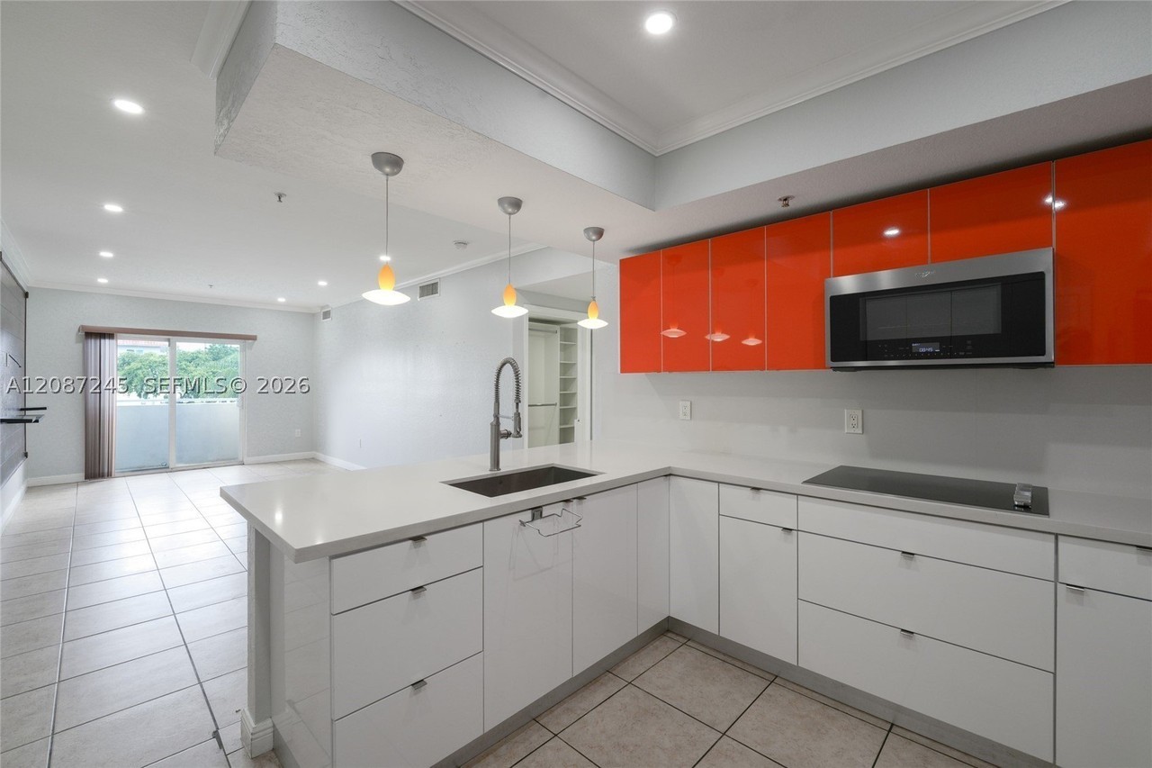 208 Nw 47th Ave #203 - Photo 2 of 40
