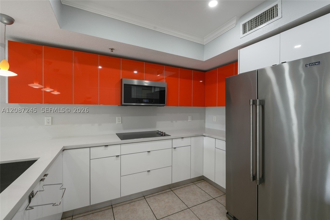 208 Nw 47th Ave #203 - Photo 3 of 40