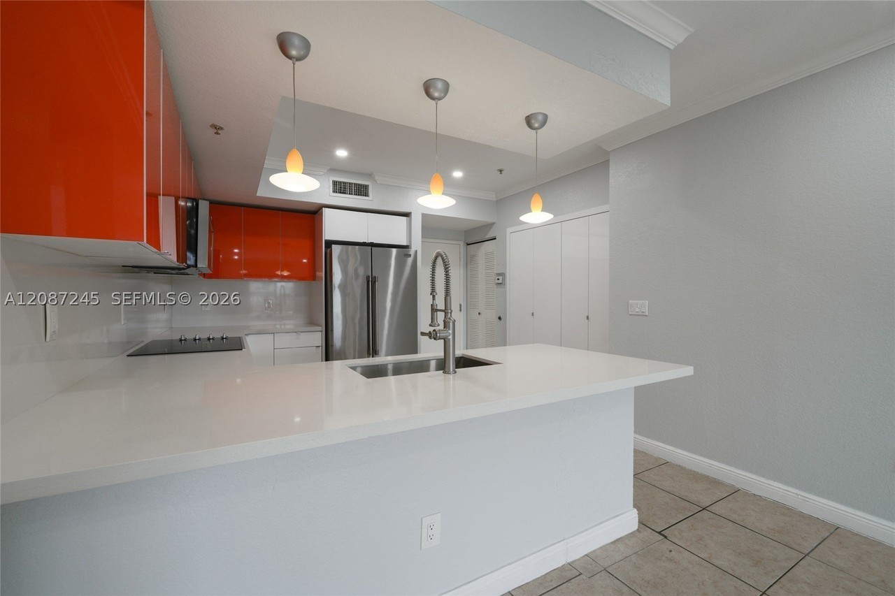 208 Nw 47th Ave #203 - Photo 5 of 40