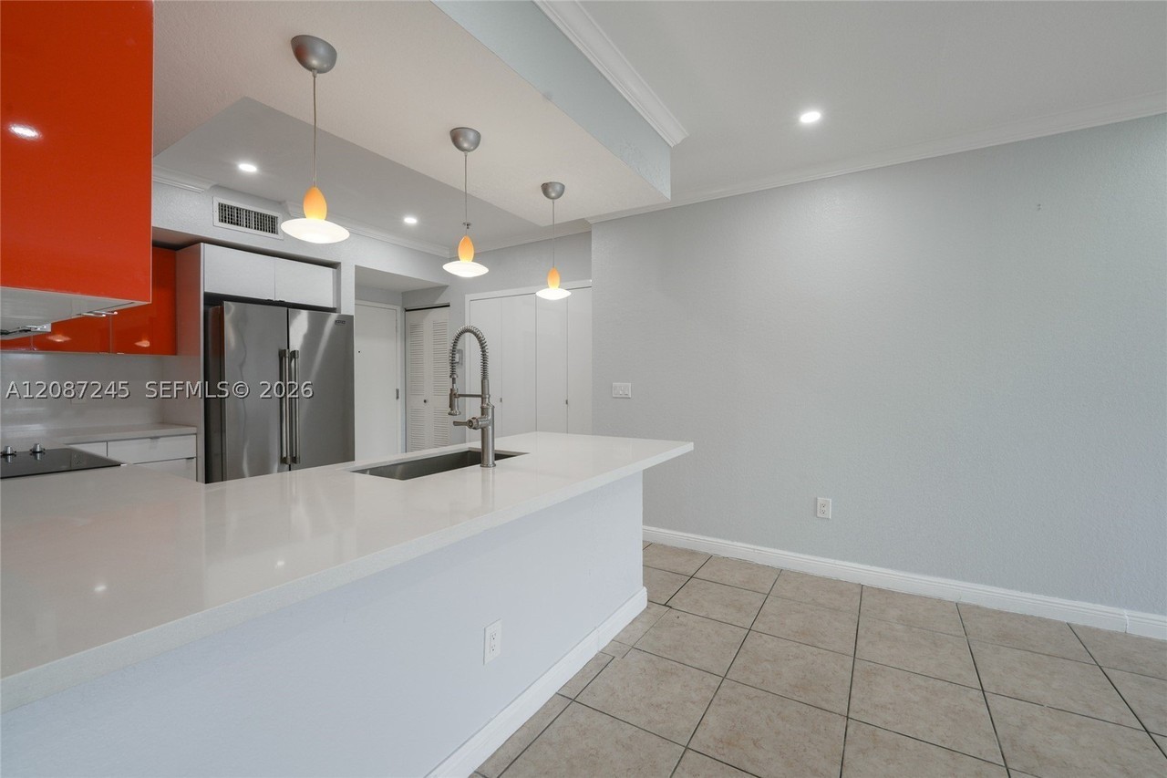 208 Nw 47th Ave #203 - Photo 6 of 40