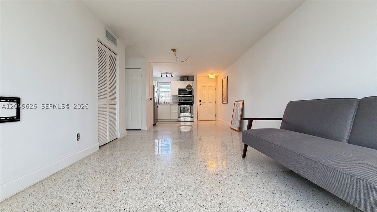 836 Sw 1st St #403 - Photo 4 of 18