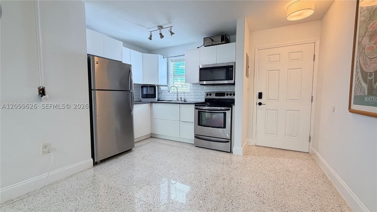 836 Sw 1st St #403 - Photo 7 of 18
