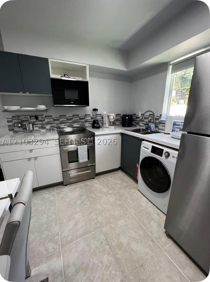 1407 S 20th Ave #1 - Photo 6 of 9