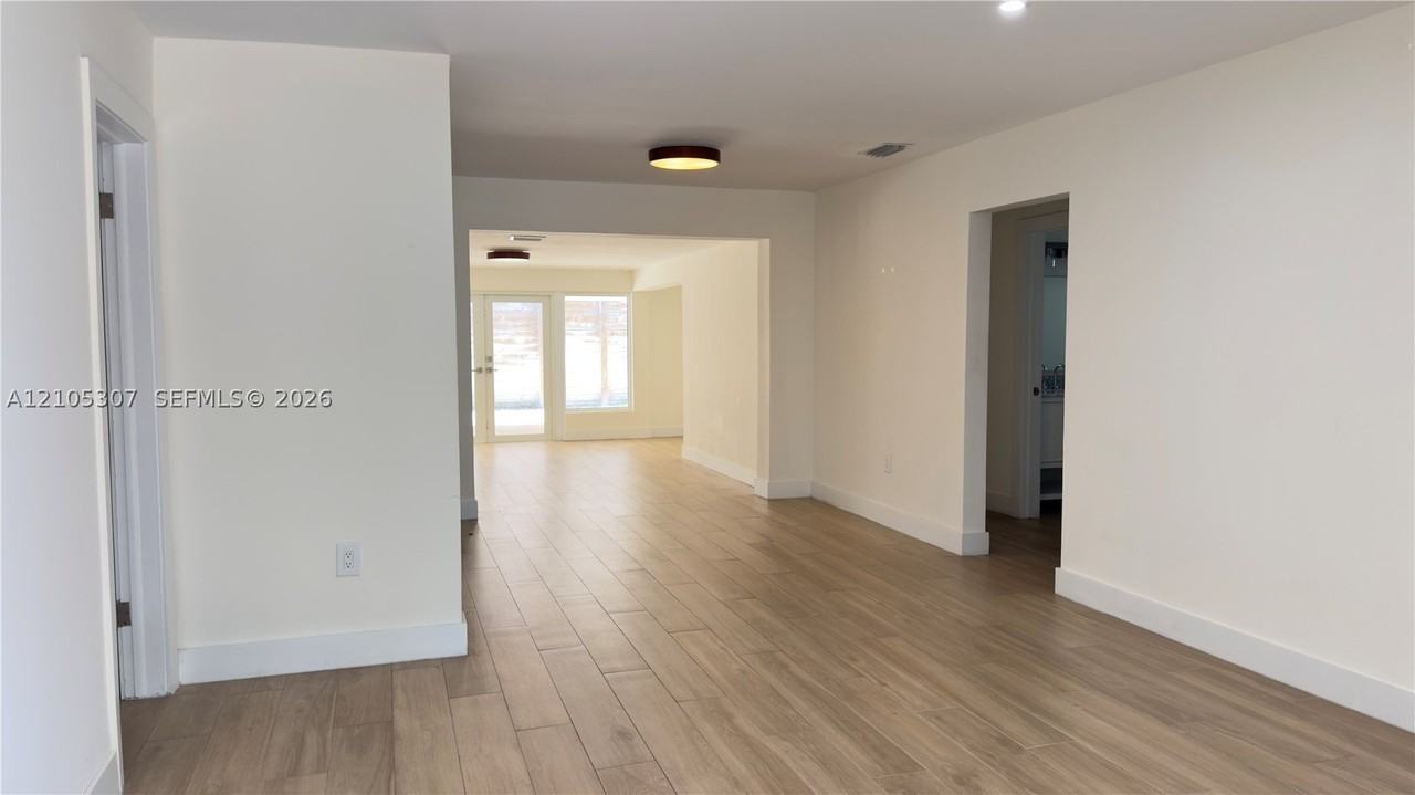 4120 Sw 69th Ave - Photo 2 of 9