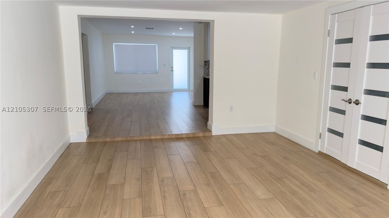 4120 Sw 69th Ave - Photo 4 of 9