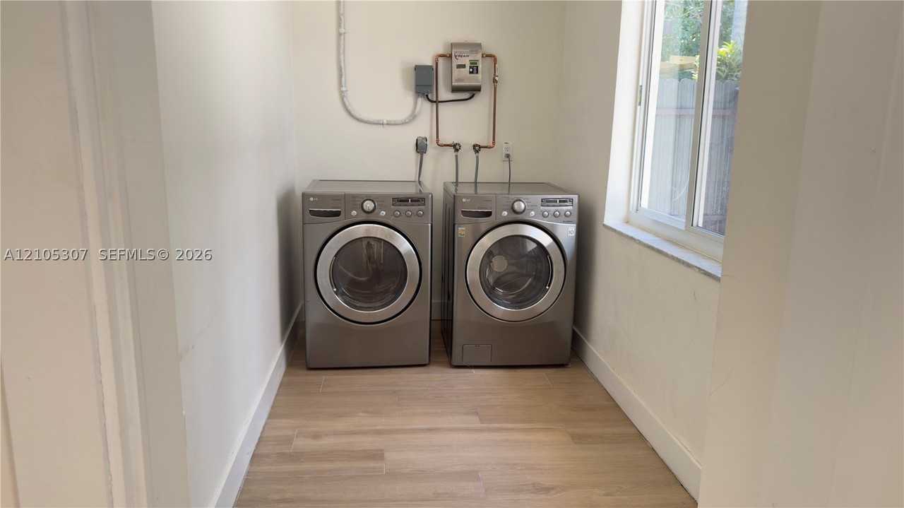 4120 Sw 69th Ave - Photo 5 of 9
