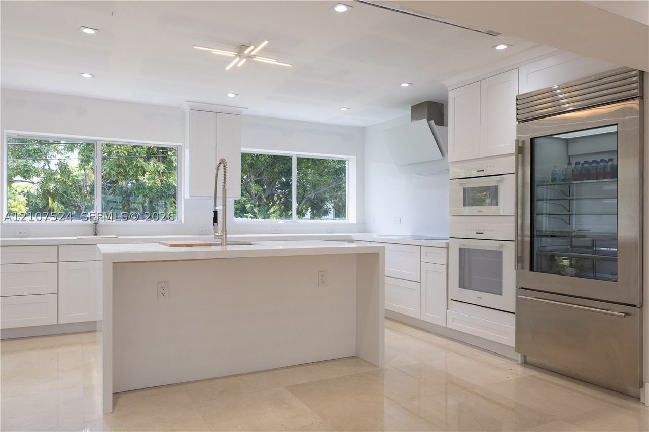 310 190th St - Photo 5 of 14