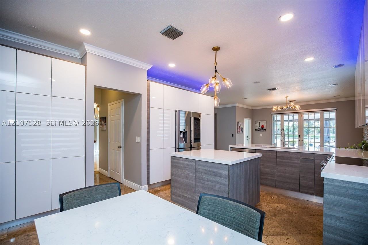 1593 Sw 189th Ave - Photo 3 of 36