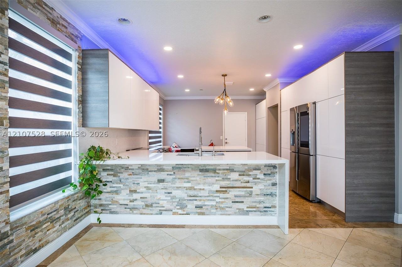 1593 Sw 189th Ave - Photo 4 of 36