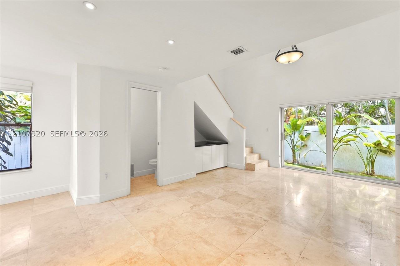 3062 Shipping Ave #3062 - Photo 2 of 18