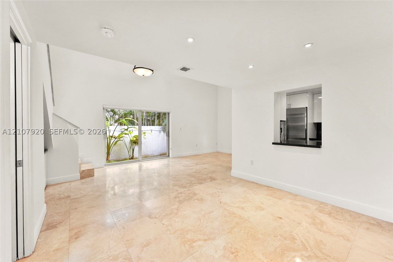 3062 Shipping Ave #3062 - Photo 3 of 18