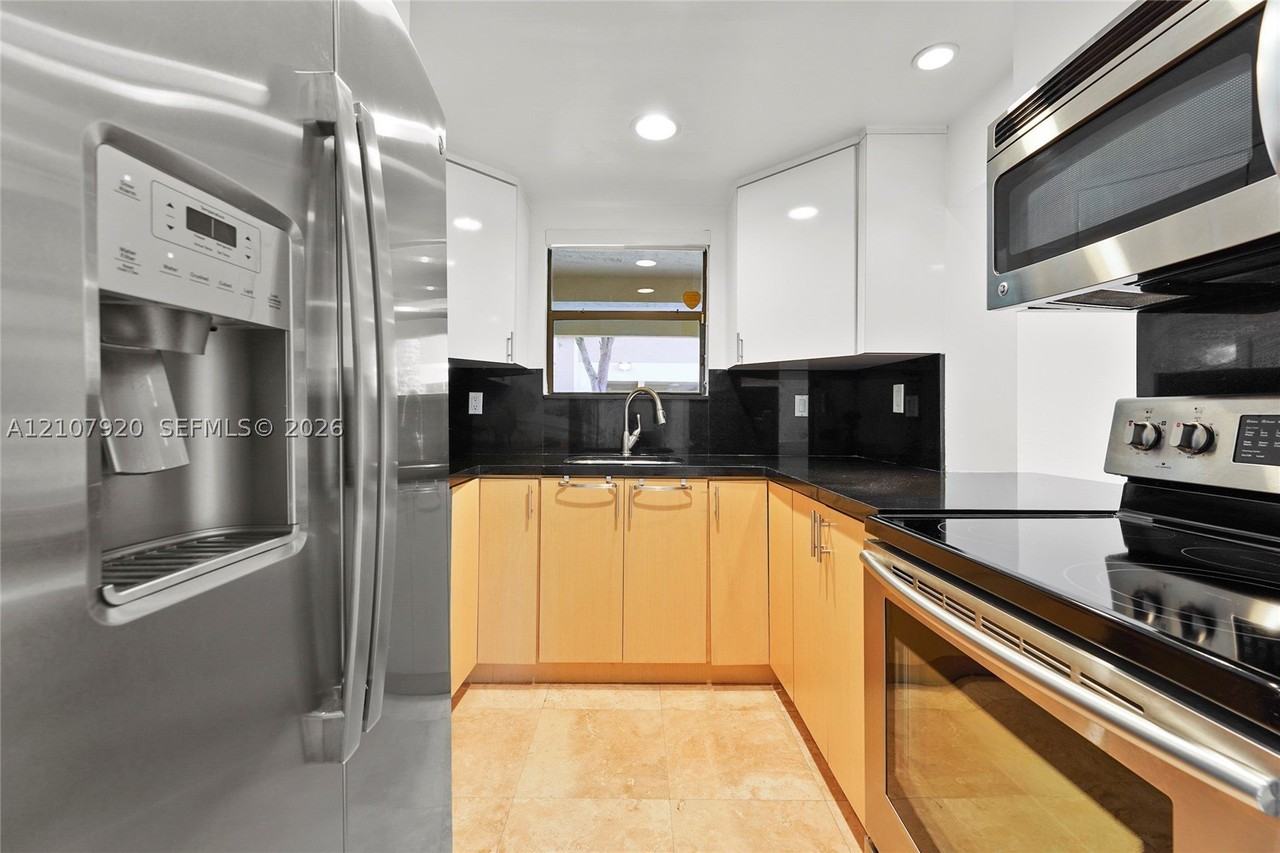 3062 Shipping Ave #3062 - Photo 4 of 18