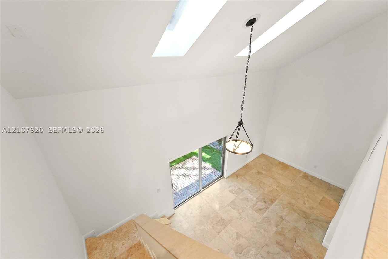 3062 Shipping Ave #3062 - Photo 5 of 18