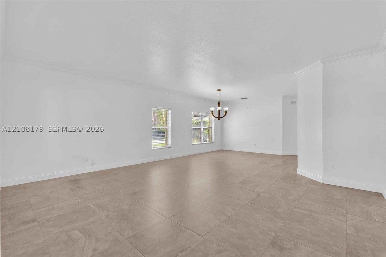 15854 Sw 14th Ct - Photo 5 of 45