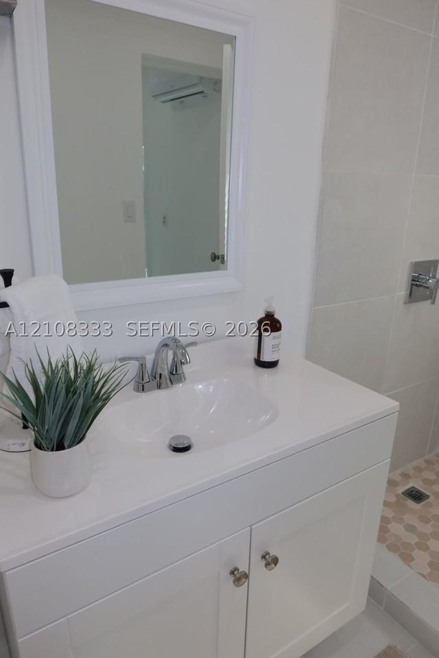 10450 Sw 166th Ter #0 - Photo 5 of 12
