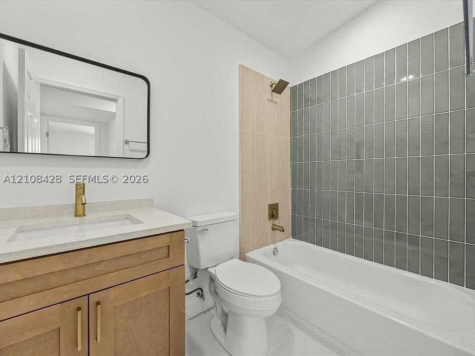 555 Se Airoso Blvd - Photo 6 of 9