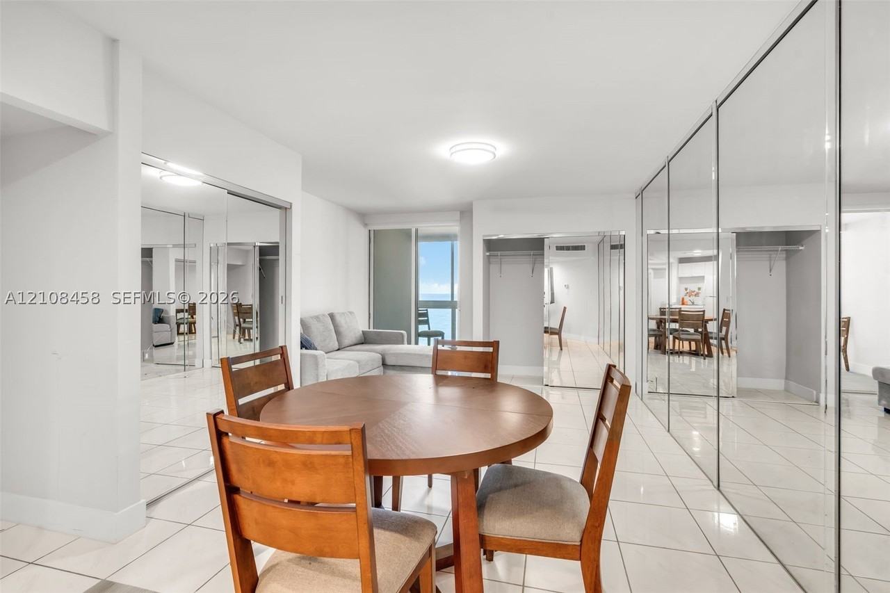 5401 Collins Ave #919B - Photo 2 of 21