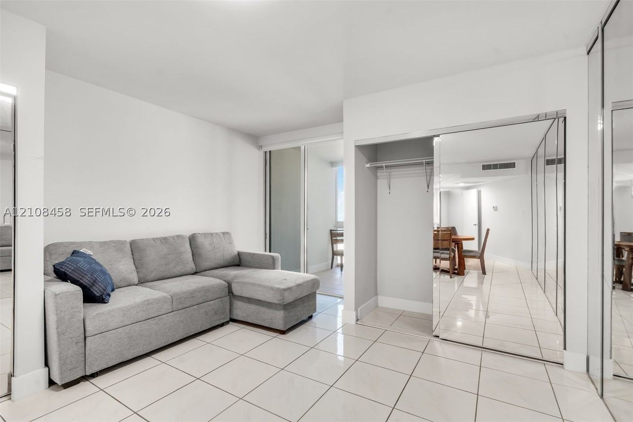 5401 Collins Ave #919B - Photo 3 of 21