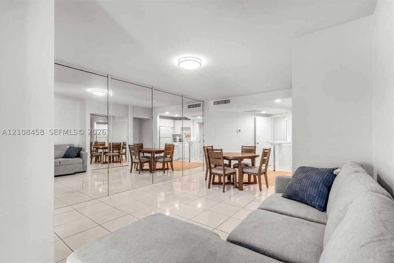 5401 Collins Ave #919B - Photo 4 of 21