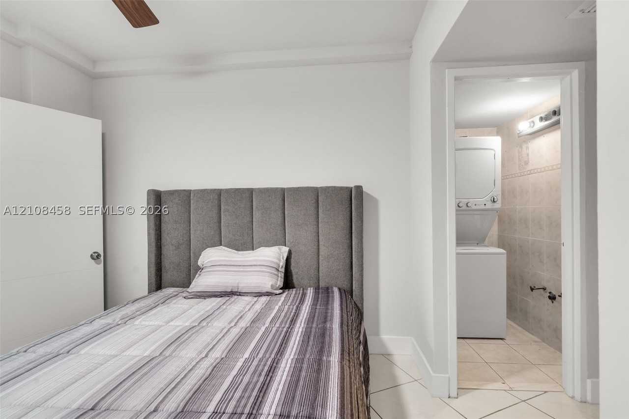 5401 Collins Ave #919B - Photo 7 of 21
