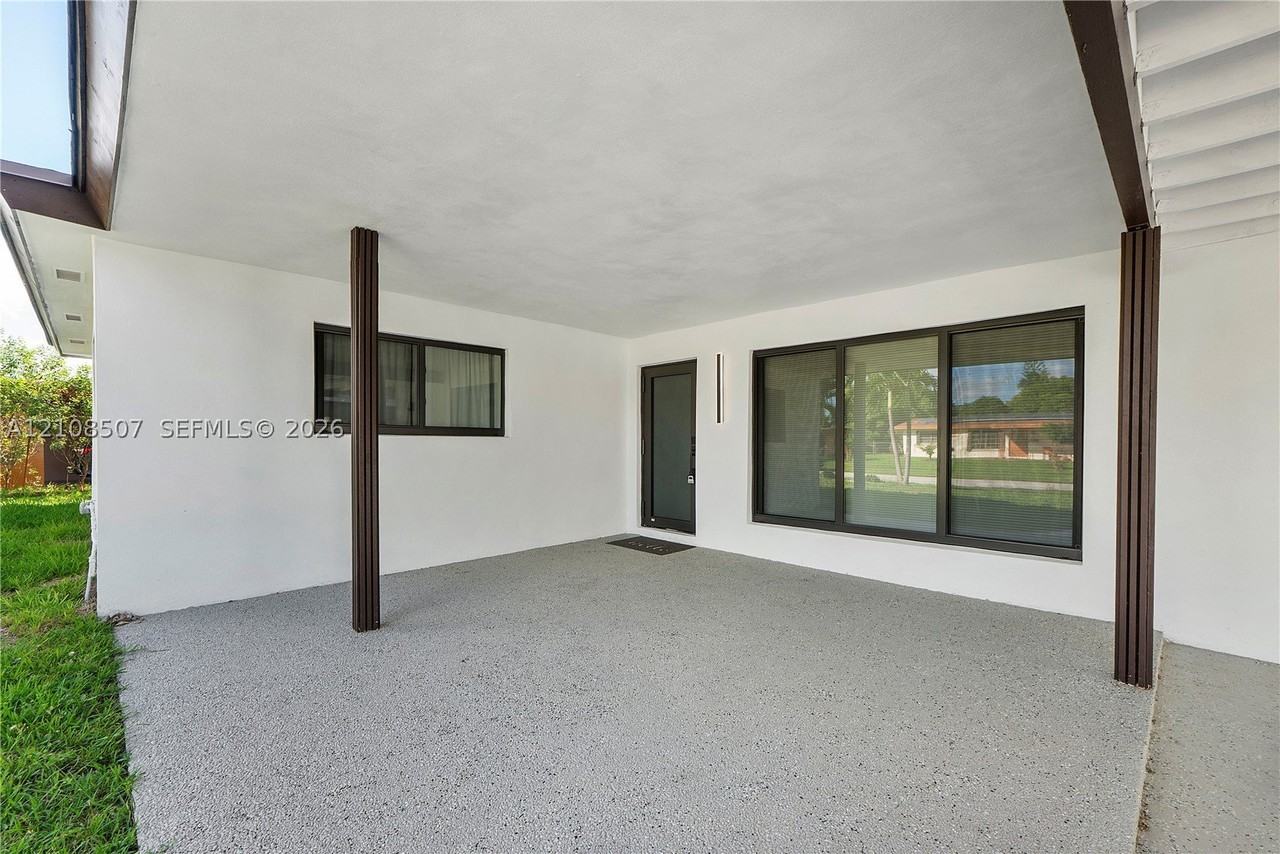 451 Sw 38th Ter #1 - Photo 3 of 45