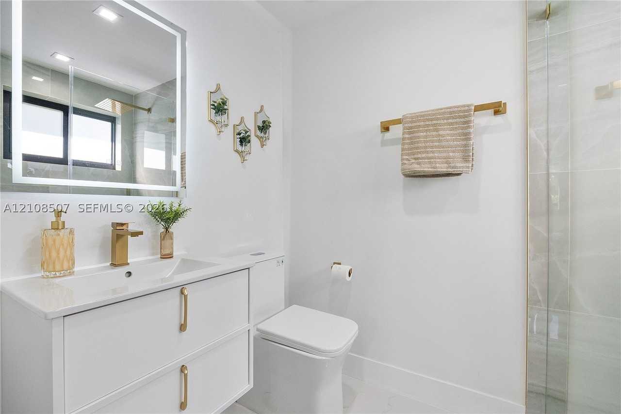 451 Sw 38th Ter #1 - Photo 5 of 45