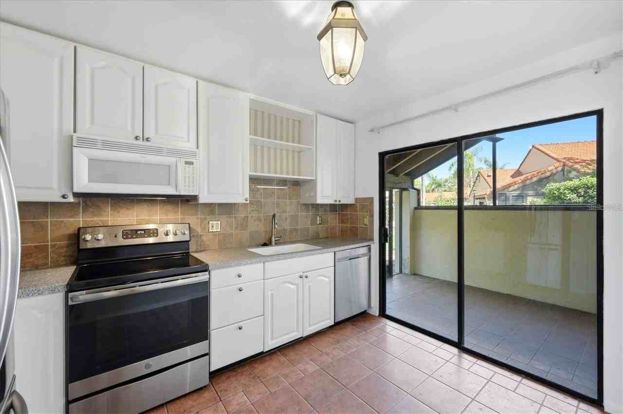5387 Huntingwood Ct #4 - Photo 7 of 39