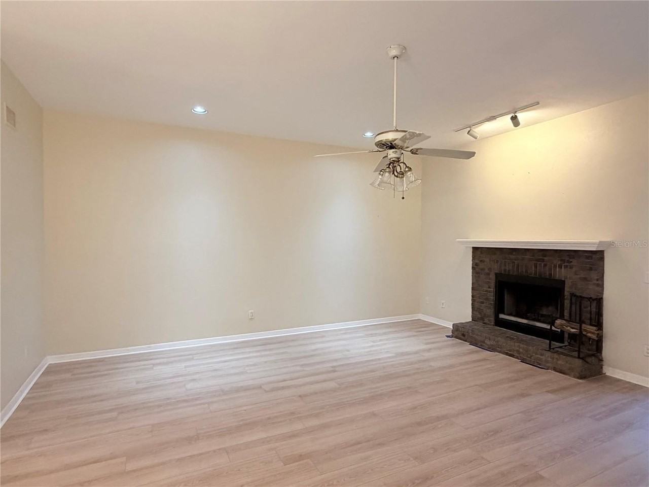 3742 Nw 53rd Ln - Photo 6 of 22