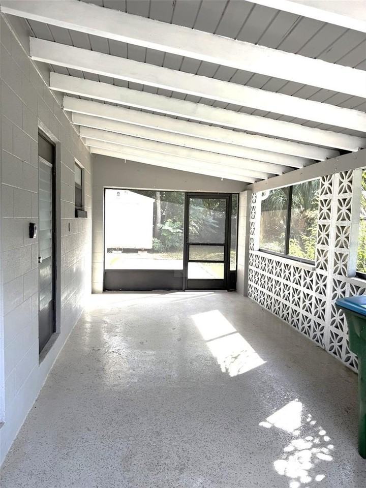 681 N Wellington Dr - Photo 3 of 23